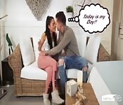 Un beau mec baise une jeune fille espagnole