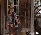 La belle Dani Daniels adore chevaucher
