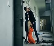 Lola Rêve enculée en prison