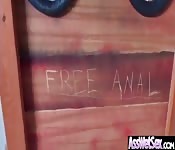 Femme parfaitement retenue