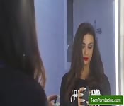 Espagnole plantureuse aimant chevaucher des queues