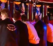 Des salopes excitées au bar